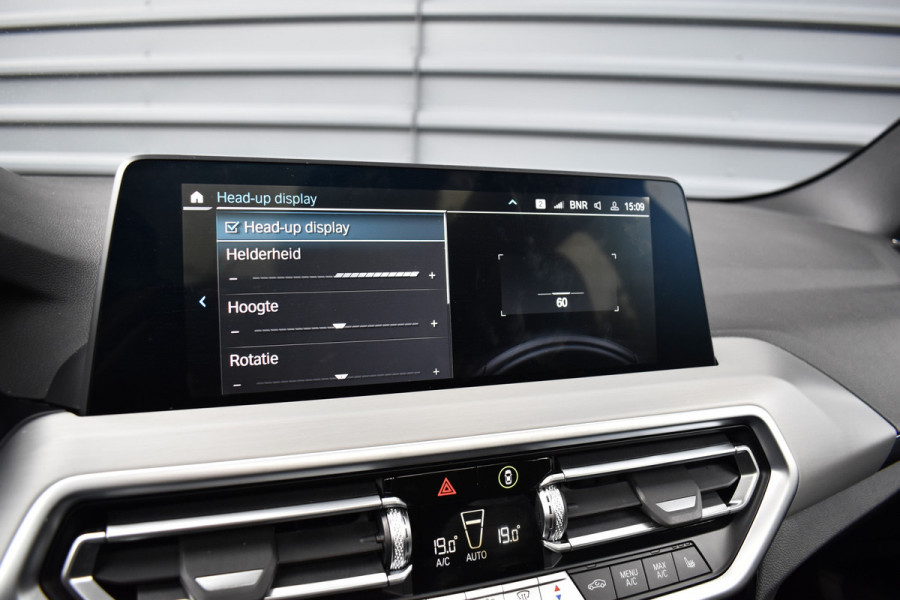 BMW X3 xDrive30e M Sport | Panoramadak | 21'' Velgen | Camera | CarPlay | Head-Up | Stoelverwarming | Sfeerverlichting |