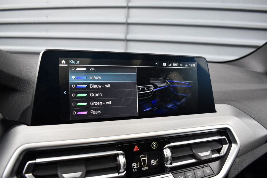 BMW X3 xDrive30e M Sport | Panoramadak | 21'' Velgen | Camera | CarPlay | Head-Up | Stoelverwarming | Sfeerverlichting |