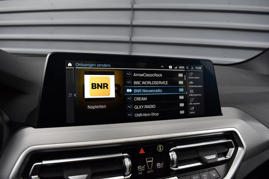 BMW X3 xDrive30e M Sport | Panoramadak | 21'' Velgen | Camera | CarPlay | Head-Up | Stoelverwarming | Sfeerverlichting |