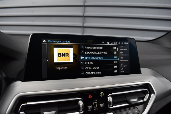BMW X3 xDrive30e M Sport | Panoramadak | 21'' Velgen | Camera | CarPlay | Head-Up | Stoelverwarming | Sfeerverlichting |