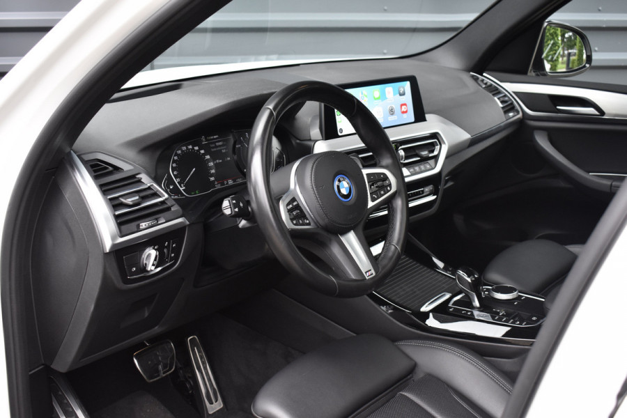 BMW X3 xDrive30e M Sport | Panoramadak | 21'' Velgen | Camera | CarPlay | Head-Up | Stoelverwarming | Sfeerverlichting |