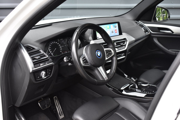 BMW X3 xDrive30e M Sport | Panoramadak | 21'' Velgen | Camera | CarPlay | Head-Up | Stoelverwarming | Sfeerverlichting |