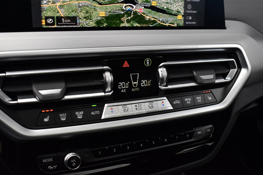 BMW X3 xDrive30e M Sport | Panoramadak | 21'' Velgen | Camera | CarPlay | Head-Up | Stoelverwarming | Sfeerverlichting |