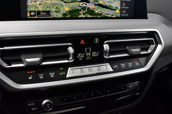 BMW X3 xDrive30e M Sport | Panoramadak | 21'' Velgen | Camera | CarPlay | Head-Up | Stoelverwarming | Sfeerverlichting |