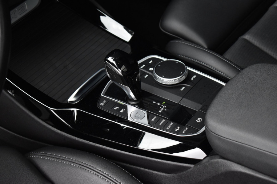 BMW X3 xDrive30e M Sport | Panoramadak | 21'' Velgen | Camera | CarPlay | Head-Up | Stoelverwarming | Sfeerverlichting |