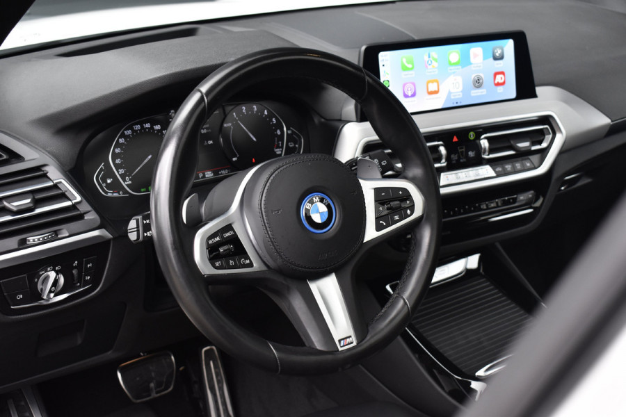 BMW X3 xDrive30e M Sport | Panoramadak | 21'' Velgen | Camera | CarPlay | Head-Up | Stoelverwarming | Sfeerverlichting |