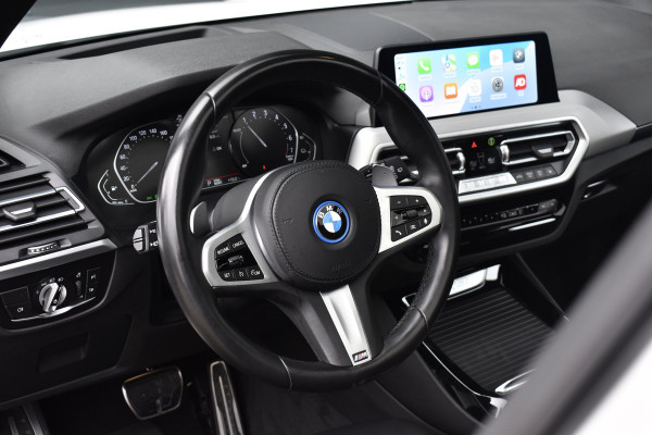 BMW X3 xDrive30e M Sport | Panoramadak | 21'' Velgen | Camera | CarPlay | Head-Up | Stoelverwarming | Sfeerverlichting |
