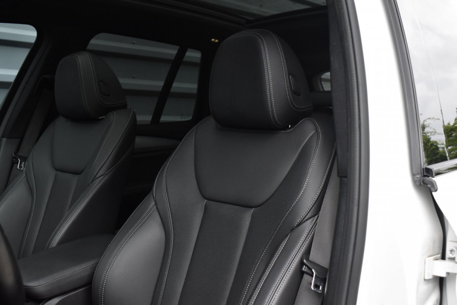 BMW X3 xDrive30e M Sport | Panoramadak | 21'' Velgen | Camera | CarPlay | Head-Up | Stoelverwarming | Sfeerverlichting |