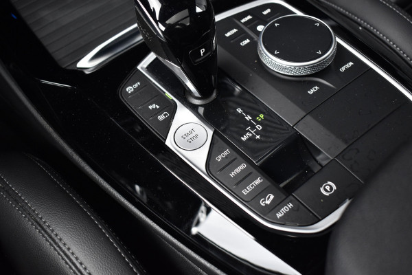 BMW X3 xDrive30e M Sport | Panoramadak | 21'' Velgen | Camera | CarPlay | Head-Up | Stoelverwarming | Sfeerverlichting |