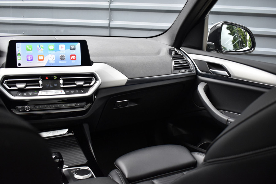 BMW X3 xDrive30e M Sport | Panoramadak | 21'' Velgen | Camera | CarPlay | Head-Up | Stoelverwarming | Sfeerverlichting |