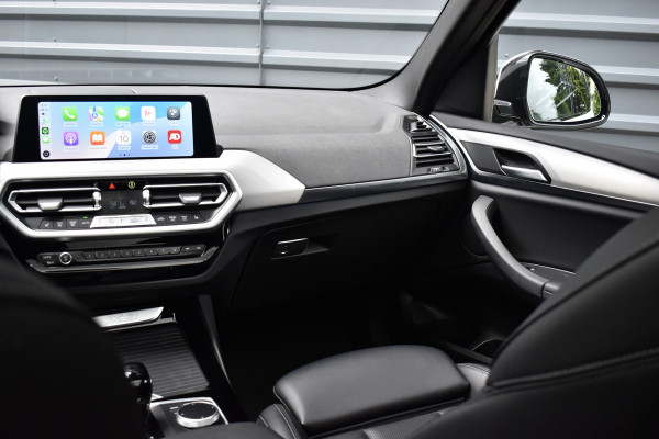 BMW X3 xDrive30e M Sport | Panoramadak | 21'' Velgen | Camera | CarPlay | Head-Up | Stoelverwarming | Sfeerverlichting |