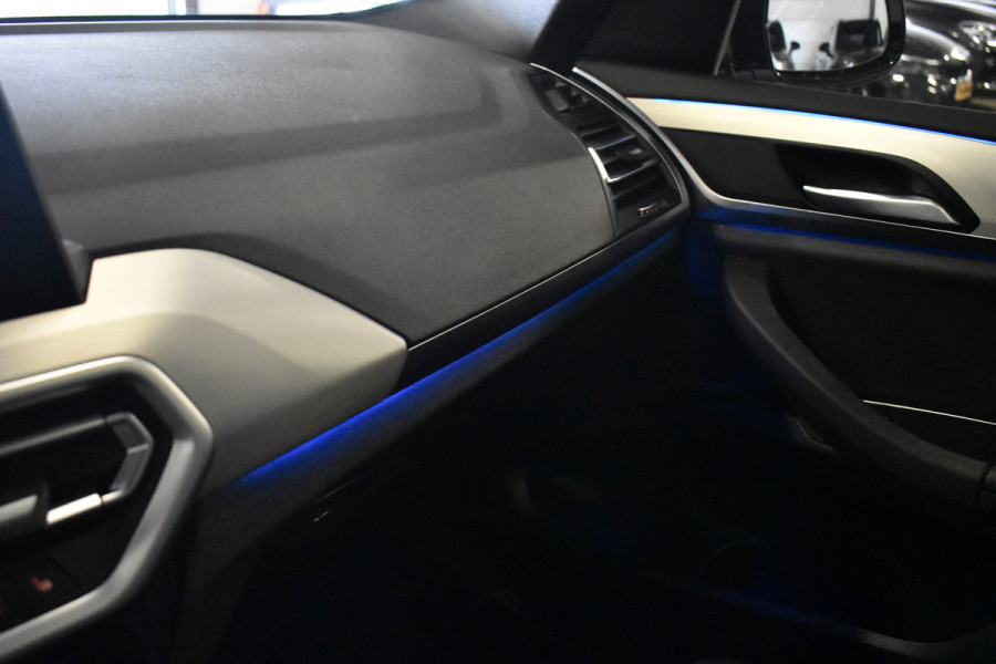 BMW X3 xDrive30e M Sport | Panoramadak | 21'' Velgen | Camera | CarPlay | Head-Up | Stoelverwarming | Sfeerverlichting |