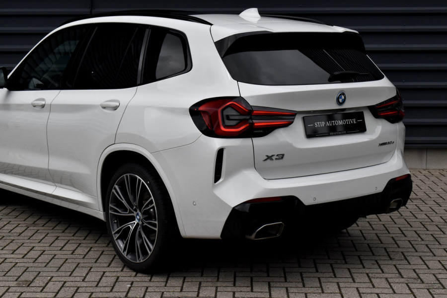 BMW X3 xDrive30e M Sport | Panoramadak | 21'' Velgen | Camera | CarPlay | Head-Up | Stoelverwarming | Sfeerverlichting |