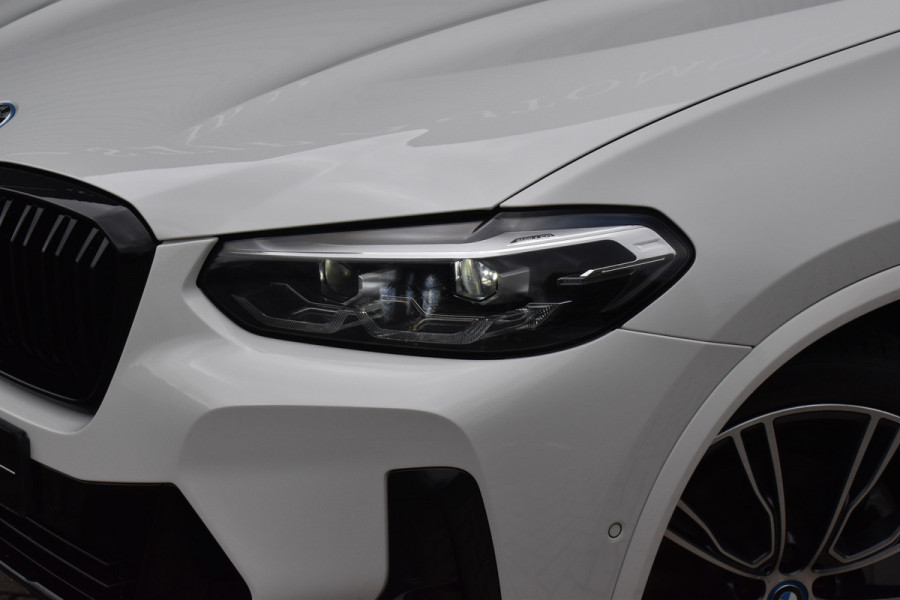 BMW X3 xDrive30e M Sport | Panoramadak | 21'' Velgen | Camera | CarPlay | Head-Up | Stoelverwarming | Sfeerverlichting |