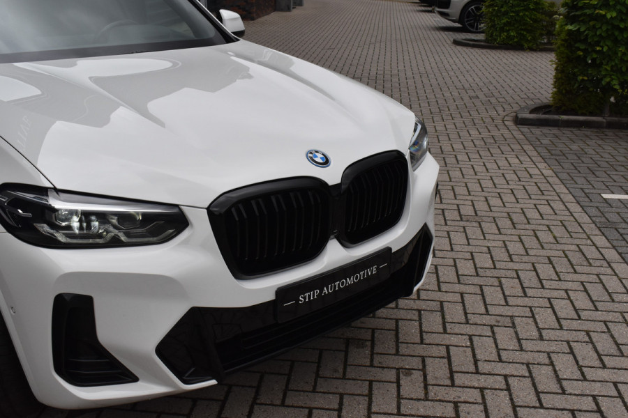 BMW X3 xDrive30e M Sport | Panoramadak | 21'' Velgen | Camera | CarPlay | Head-Up | Stoelverwarming | Sfeerverlichting |