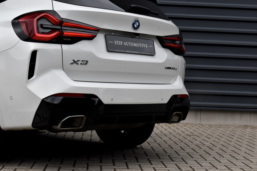BMW X3 xDrive30e M Sport | Panoramadak | 21'' Velgen | Camera | CarPlay | Head-Up | Stoelverwarming | Sfeerverlichting |
