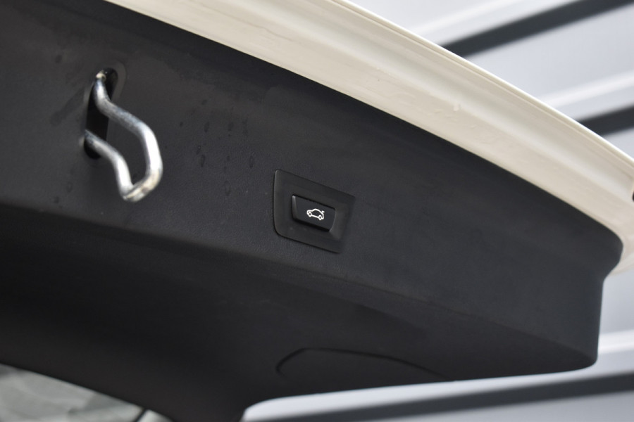 BMW X3 xDrive30e M Sport | Panoramadak | 21'' Velgen | Camera | CarPlay | Head-Up | Stoelverwarming | Sfeerverlichting |