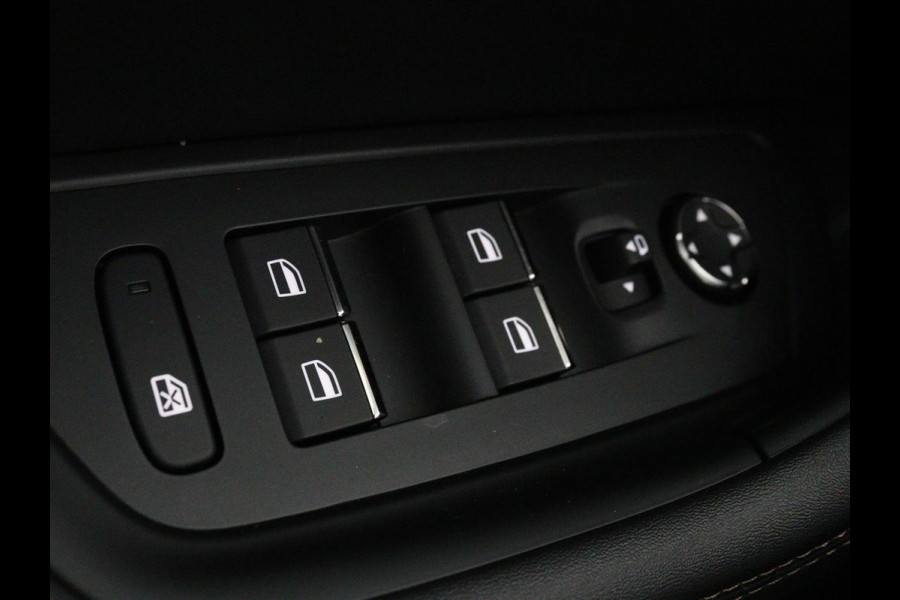 Peugeot 508 1.6 HYbrid GT | Panoramadak | Trekhaak | Stoelverwarming | FOCAL Sound | 360 camera | Adaptive cruise | Full LED | Carplay | Keyless | Navigatie | PHEV