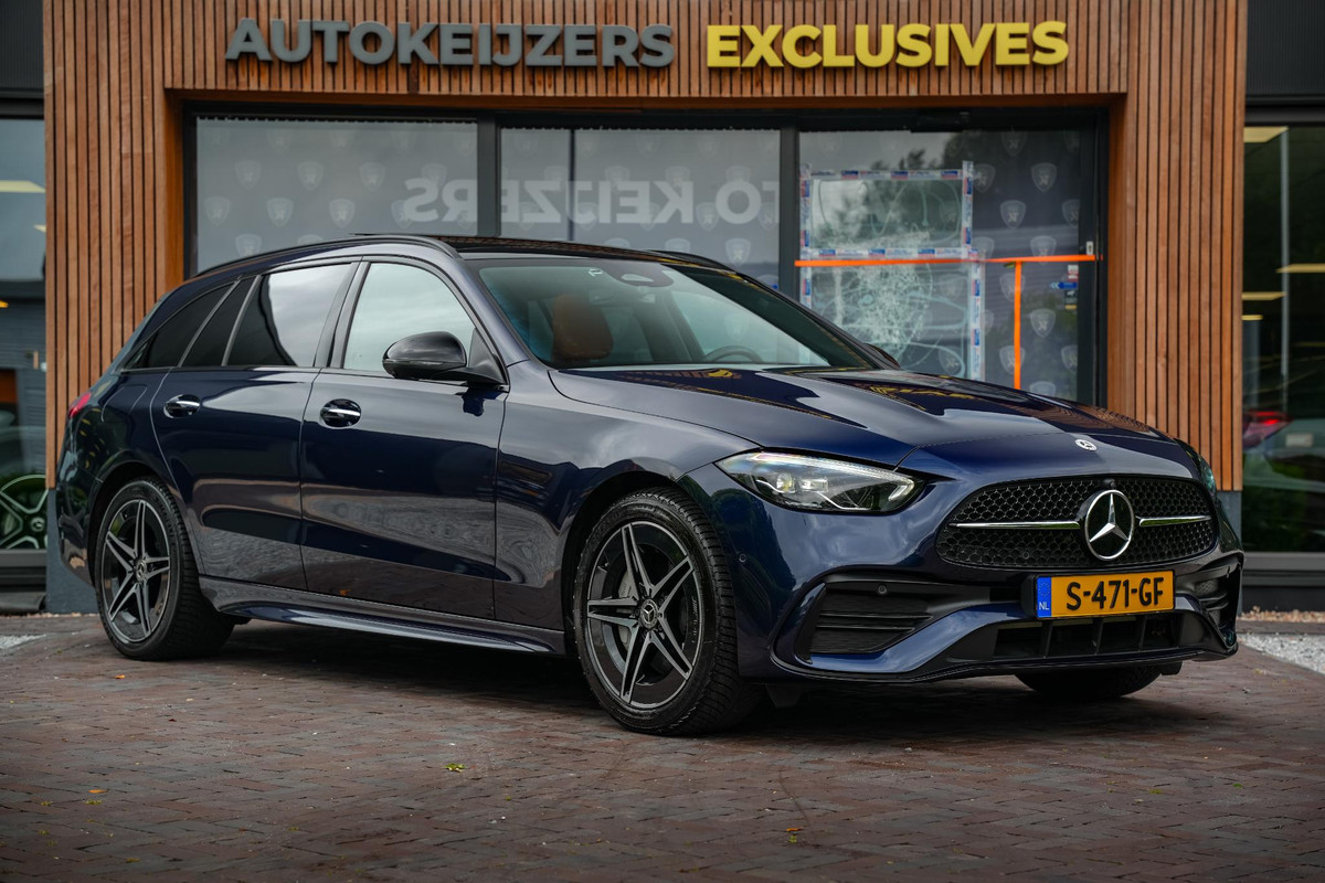 Mercedes-Benz C-Klasse Estate 300 e AMG Line Panoramadak Luxe Leder Adapt. Cruise Headup Display LED Trekhaak 18''LM 1e Eigenaar Mercedes-Benz C-Klasse Estate 300 e AMG Line Panoramadak Luxe Leder Adapt. Cruise Headup Display LED Trekhaak 18''LM 1e Eigenaar