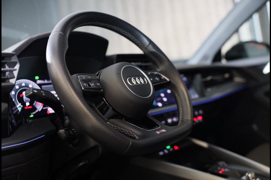 Audi A3 Sportback 45 TFSI e RS3 Look / 245 PK / RS Zetels / B & O / Head Up / Lane Assist / Open Pano / Matrix / Virtual Cockpit
