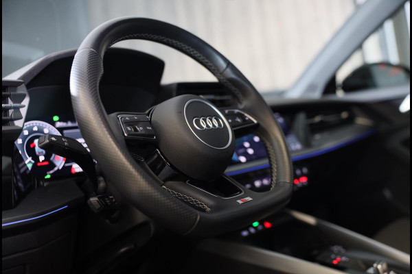 Audi A3 Sportback 45 TFSI e RS3 Look / 245 PK / RS Zetels / B & O / Head Up / Lane Assist / Open Pano / Matrix / Virtual Cockpit
