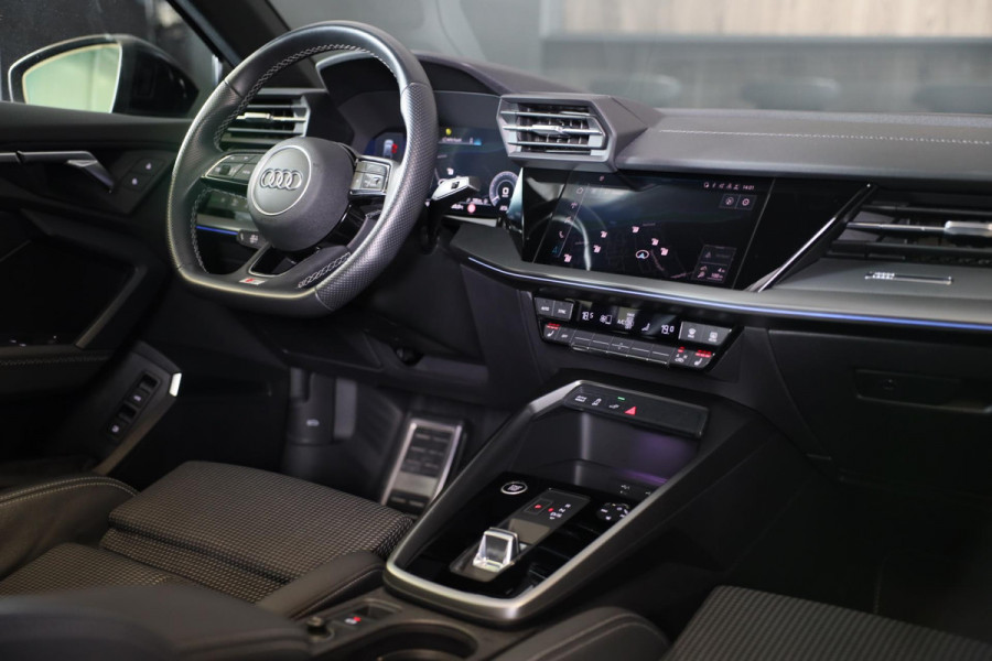 Audi A3 Sportback 45 TFSI e RS3 Look / 245 PK / RS Zetels / B & O / Head Up / Lane Assist / Open Pano / Matrix / Virtual Cockpit