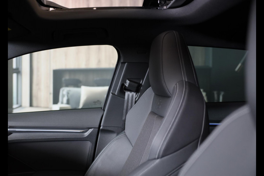 Audi A3 Sportback 45 TFSI e RS3 Look / 245 PK / RS Zetels / B & O / Head Up / Lane Assist / Open Pano / Matrix / Virtual Cockpit
