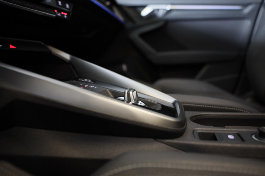 Audi A3 Sportback 45 TFSI e RS3 Look / 245 PK / RS Zetels / B & O / Head Up / Lane Assist / Open Pano / Matrix / Virtual Cockpit