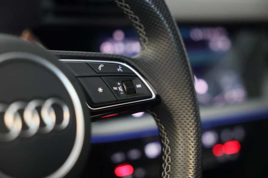 Audi A3 Sportback 45 TFSI e RS3 Look / 245 PK / RS Zetels / B & O / Head Up / Lane Assist / Open Pano / Matrix / Virtual Cockpit