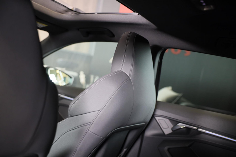 Audi A3 Sportback 45 TFSI e RS3 Look / 245 PK / RS Zetels / B & O / Head Up / Lane Assist / Open Pano / Matrix / Virtual Cockpit