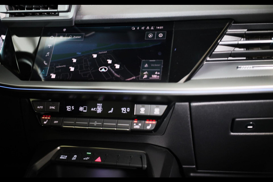 Audi A3 Sportback 45 TFSI e RS3 Look / 245 PK / RS Zetels / B & O / Head Up / Lane Assist / Open Pano / Matrix / Virtual Cockpit