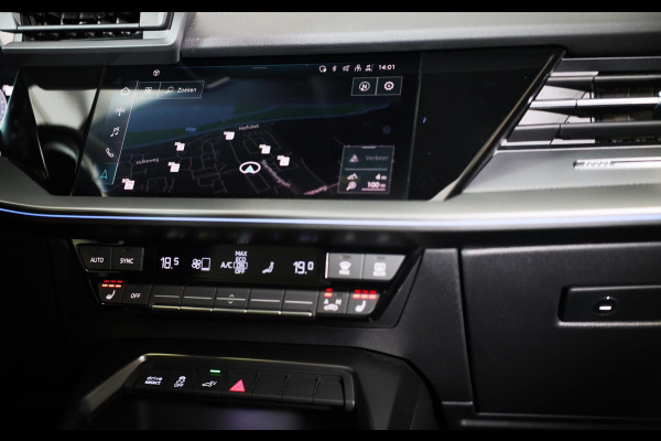 Audi A3 Sportback 45 TFSI e RS3 Look / 245 PK / RS Zetels / B & O / Head Up / Lane Assist / Open Pano / Matrix / Virtual Cockpit