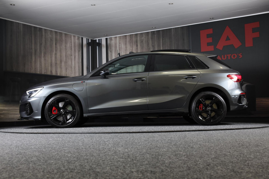 Audi A3 Sportback 45 TFSI e RS3 Look / 245 PK / RS Zetels / B & O / Head Up / Lane Assist / Open Pano / Matrix / Virtual Cockpit