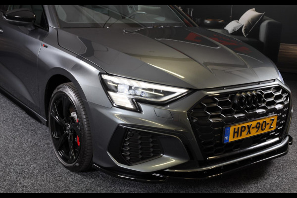 Audi A3 Sportback 45 TFSI e RS3 Look / 245 PK / RS Zetels / B & O / Head Up / Lane Assist / Open Pano / Matrix / Virtual Cockpit