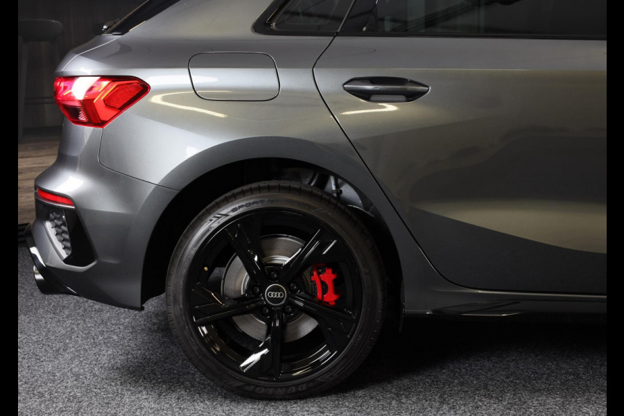 Audi A3 Sportback 45 TFSI e RS3 Look / 245 PK / RS Zetels / B & O / Head Up / Lane Assist / Open Pano / Matrix / Virtual Cockpit