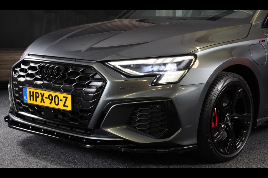 Audi A3 Sportback 45 TFSI e RS3 Look / 245 PK / RS Zetels / B & O / Head Up / Lane Assist / Open Pano / Matrix / Virtual Cockpit