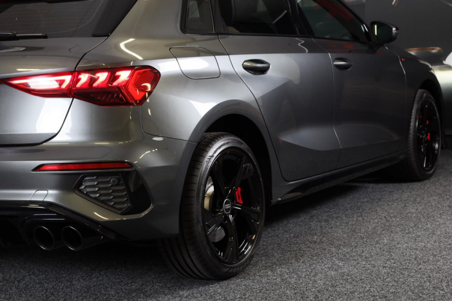 Audi A3 Sportback 45 TFSI e RS3 Look / 245 PK / RS Zetels / B & O / Head Up / Lane Assist / Open Pano / Matrix / Virtual Cockpit