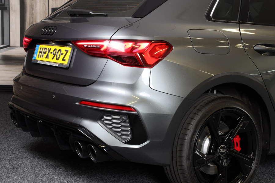 Audi A3 Sportback 45 TFSI e RS3 Look / 245 PK / RS Zetels / B & O / Head Up / Lane Assist / Open Pano / Matrix / Virtual Cockpit