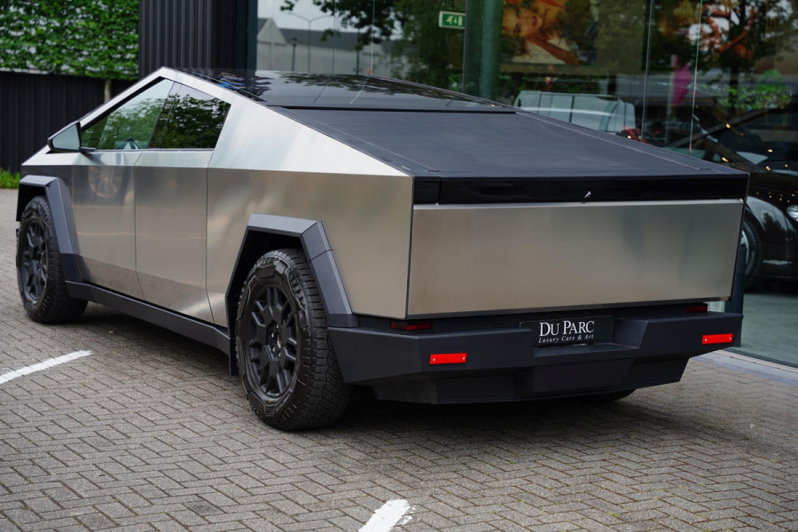 Tesla Cybertruck AWD 100 kWh Foundation Series
