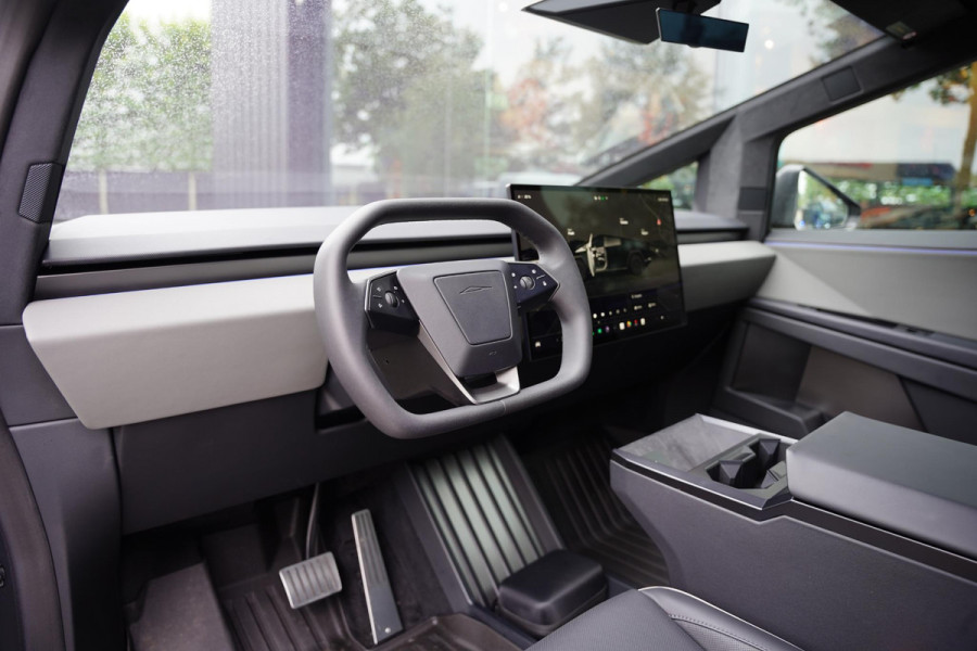 Tesla Cybertruck AWD 100 kWh Foundation Series