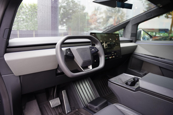 Tesla Cybertruck AWD 100 kWh Foundation Series