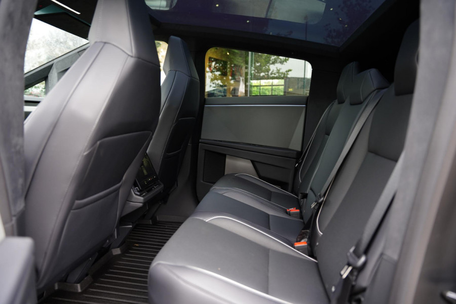 Tesla Cybertruck AWD 100 kWh Foundation Series
