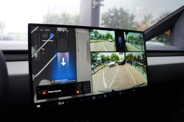Tesla Cybertruck AWD 100 kWh Foundation Series