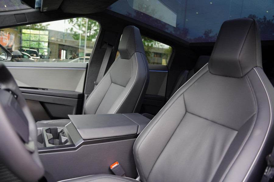 Tesla Cybertruck AWD 100 kWh Foundation Series