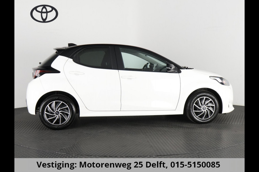 Toyota Yaris 1.5 HYB 1e EIG GARANTIE TOT 11-2032* BLACK & WHITE BIJNA 2023. CLOUD NAVI.CLIMA.CRUISE