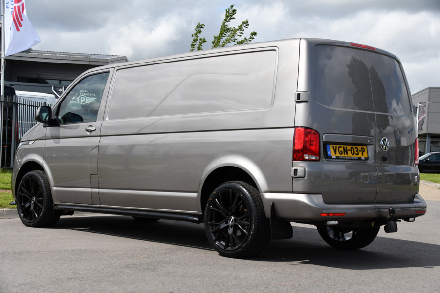 Volkswagen Transporter 2.0 TDI L2H1 Bulli Adaptieve Cruise, Virtual, Carplay, LED, Trekhaak, Leder, Stoelverwarming, 150PK Uniek!