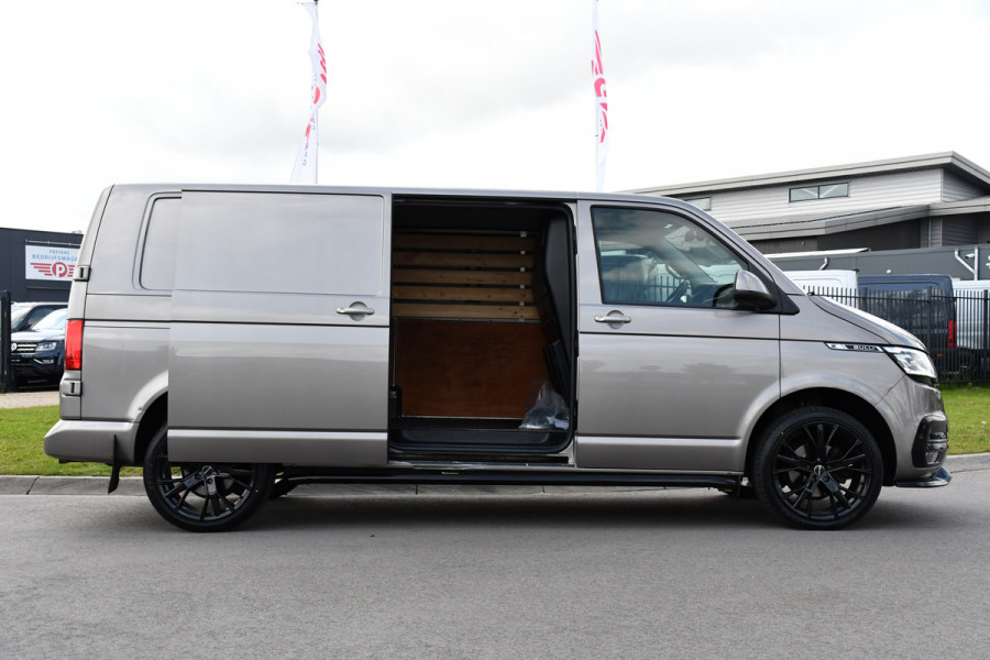 Volkswagen Transporter 2.0 TDI L2H1 Bulli Adaptieve Cruise, Virtual, Carplay, LED, Trekhaak, Leder, Stoelverwarming, 150PK Uniek!