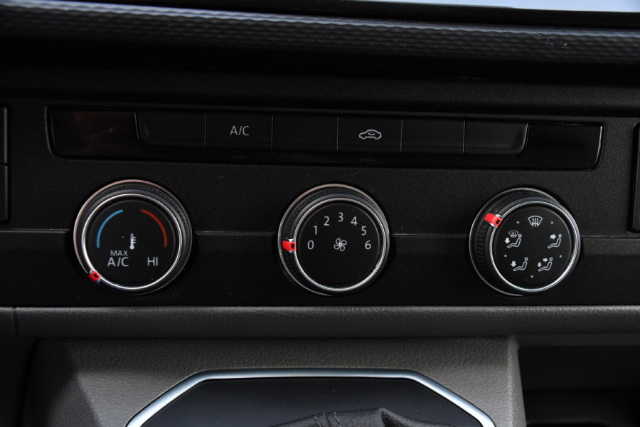 Volkswagen Transporter 2.0 TDI L2H1 Bulli Adaptieve Cruise, Virtual, Carplay, LED, Trekhaak, Leder, Stoelverwarming, 150PK Uniek!
