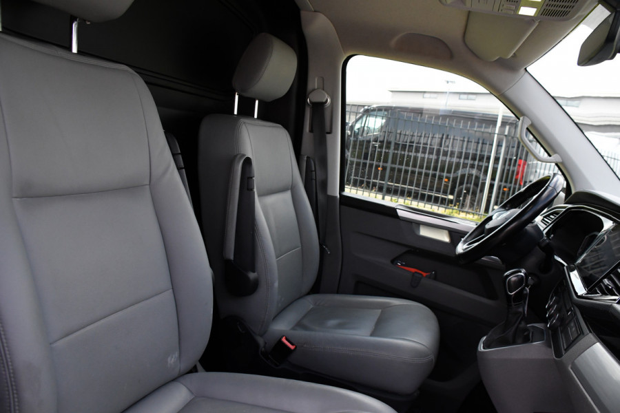 Volkswagen Transporter 2.0 TDI L2H1 Bulli Adaptieve Cruise, Virtual, Carplay, LED, Trekhaak, Leder, Stoelverwarming, 150PK Uniek!