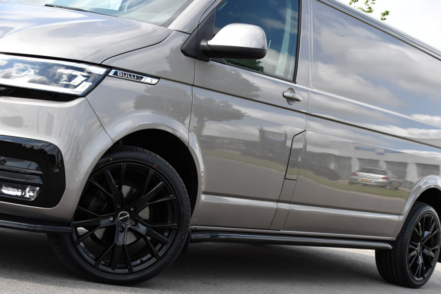 Volkswagen Transporter 2.0 TDI L2H1 Bulli Adaptieve Cruise, Virtual, Carplay, LED, Trekhaak, Leder, Stoelverwarming, 150PK Uniek!